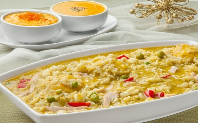 Aguadito de pavo con salsas de ají